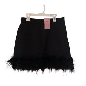 Elegant Black Feather Hem Mini Skirt. NWT!